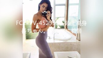 【新片速遞 】 商场女厕偷拍格子裤美女的无毛白虎洞相当肥美的大阴唇