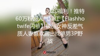 高筒皮靴长发美女尿尿像洒水壶一般