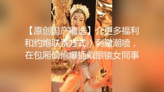 大神潜入酒店女厕近距离偷窥紫色上衣美女的干净美鲍鱼