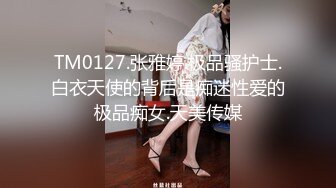 服装大市场全景偷拍几个好身材的美女店员白嫩的大屁股肥美的鲍鱼