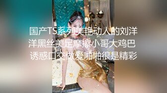 长得清纯可爱的新人妹子，胸型很美沙发边完美漏三点，奶奶很粉特写逼逼