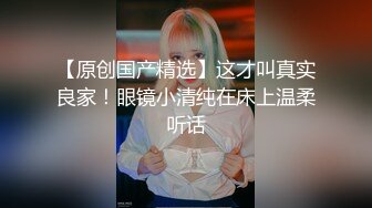 广州大型成人用品展大奶模特各种无底线故意漏奶漏毛 (4)