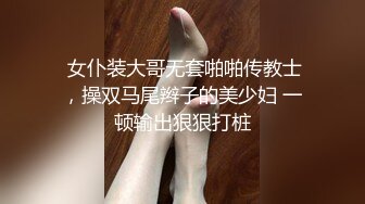 巨乳美女被皮带捆绑按摩棒调教 骚逼淫水满天飞