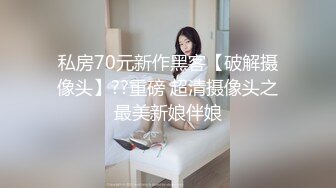 清纯邻家新人学生~~【金嗯嗯】~天然美乳黄瓜自慰~流白浆~~--~没钱买道具~只好拿出大黄瓜~插逼自慰！