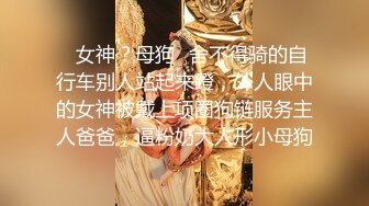 后厨操作间新来的实习生小妹占着茅坑不拉屎不停地刷抖音