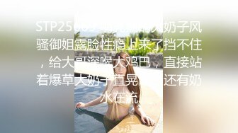 十一月新流出大神潜入水上乐园淋浴更衣室偷拍❤️泳客淋浴可爱眼镜妹奶子圆润逼毛性感