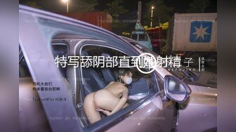  黑丝高跟情趣女模特伺候蒙面大哥，浴室冲洗鸡巴交玩到床上啪啪，各种体位让小哥爆草抽插