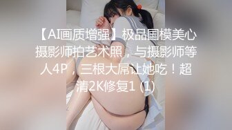  一床的妹子，没有男人啊，只能弄来一根假鸡巴装在一个美女洞，操另外一个美女