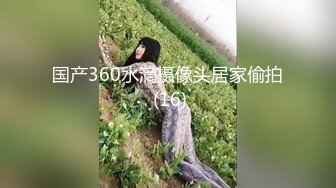 皮肤白皙短发颜值不错的少妇让纹身大哥各种爆草，舔鸡巴的样子好骚，让小哥站着抗腿爆草，淫水顺着腿往下流