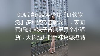 跟女朋友一边洗澡一边让她吃鸡巴