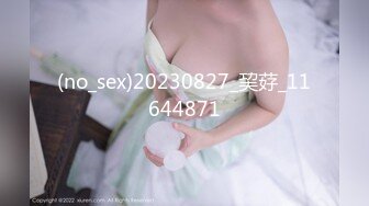 YC商场抄底抹胸白裙高冷女神??浅蓝内裤前面勒出穴缝隐约看到毛