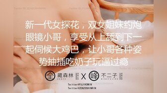 女友带我去买衣服然后在试衣间给我口，狂野的反差婊，吃鸡的饥渴样，像八百年没吃过鸡一样！