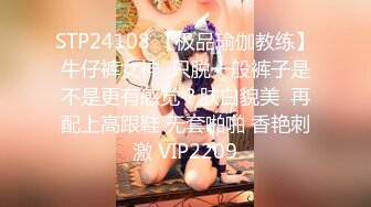 偷拍公司老总包养的女孩洗澡 苗条的身材小小的贫乳很有少女感