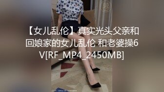 【重磅推荐】知名Twitter户外露出网红FSS冯珊珊装成乖巧的小母狗被小哥哥在大学城里牵着走