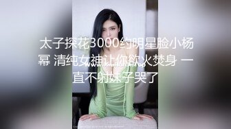 【新片速遞 】 极度风骚眼镜妹！性感白色小背心！一对大奶子，假屌乳交，骑乘位深插骚穴，卫生间吸墙后入