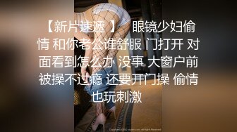 小麦色皮肤，极品尤物面罩御姐，性感黑丝美腿，很是风骚，无毛馒头肥穴，假屌深喉，美臀摇摆