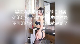 ,清纯小妹露脸直播在狼友的调教下脱光光，高颜值好身材，镜头前展示美臀骚穴，揉着奶子自慰逼逼呻吟可射刺激