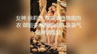  高颜值美女吃鸡啪啪 撅着屁屁被无套猛怼 深喉口爆吃精