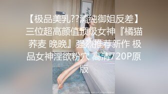  白色短衣牛仔裤美女约到酒店 这打扮很显身材 前凸后翘大屁股 压到床上揉捏奶子吸吮亲吻坐上去驰骋操穴水印