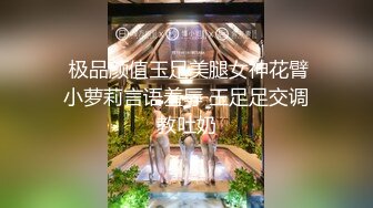  混血极品美腿花臂纹身女神直播大秀 闺蜜戴假鸡巴操黑丝女神不够爽还要用玩具鸡巴插出白浆