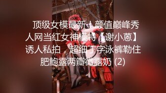 长发美女雪儿粉和男粉丝在网吧厕所约啪，爽到高潮但不敢叫出