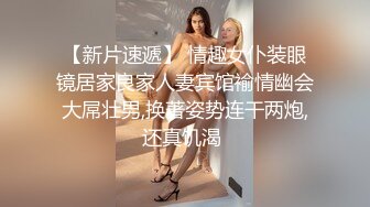 泡泡美人爱这么靓的妞没人搞，全程露脸陪狼友骚翘挺的奶子真诱人，道具自慰骚逼淫水好多自己舔，浪荡呻吟