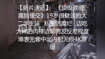 喂不饱的小骚穴，露脸伺候大哥，口交舔蛋蛋从上爽到下，胸推乳交漫游好刺激，主动上位让大鸡巴滑进骚穴呻吟