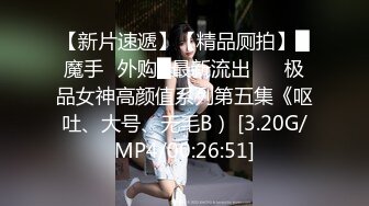 穿衣很风骚明媚的甜甜美少妇，被老公从楼道电梯口干到屋里，爆菊，看少妇的表情好像有点不悦！