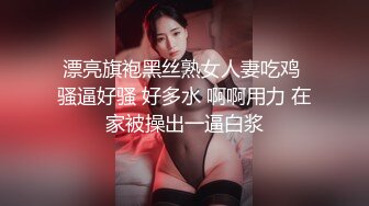  俊男靓女激情3P玩弄风骚小母狗，渣男接了杯尿给骚逼喝真淫荡，一起鸳鸯浴