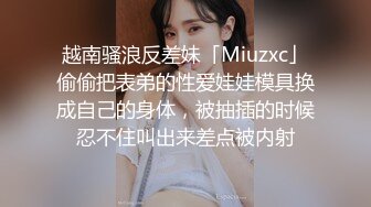 美女两片肥唇小而厚 估计逼洞很小 好穴