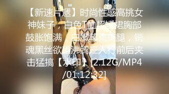 后入黑丝巨乳妹这奶子真爽，这奶子一晃一晃的谁顶得住，暴力挥锄头，内射了！