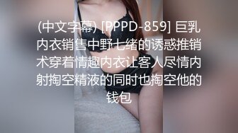 窗外偷窥女邻居洗澡,老公经常出差很少用,导致乳头和鲍鱼都还是粉色的