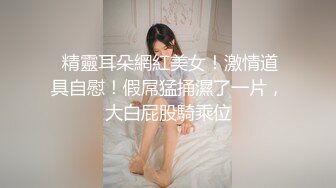  小伙子在租的房间和漂亮苗条女友缠绵做爱 互相抱紧观音坐莲 美女身材真好翘臀好会吸套弄进出射水印