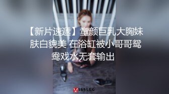 高颜值极品美少妇甭儿灵巧小舌挑逗龟头，阴毛旺盛小穴包裹着阳具吞吞吐吐 大黑牛更胜一筹