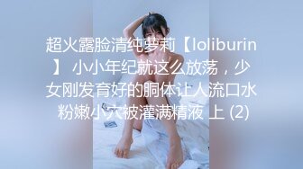 餐厅女厕偷拍到一个极品小妹 超粉嫩还是一个无毛B