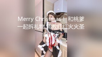 商场女厕全景偷拍美女服务员的极品小黑鲍