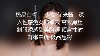 抄底跟妈妈逛街的漂亮美女 白内内看着干干净净 屁屁很性感