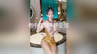 偷窥眼镜美女 跟男友搂搂抱抱 就抄你女友的大肥臀