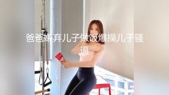 剛生過孩子的大奶脯乳期輕熟女,孩子邊上哇哇哭叫,哄完孩子來表演