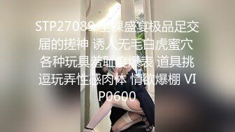 年轻男女激情4P，两个小骚逼颜值还不错，一个撸着鸡巴口交一个被小哥压在身下揉奶子爆草，浪荡呻吟精彩刺激