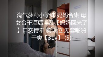 2022.7.23酒店圆床房偷拍很会玩的年轻情侣，先用振动棒搞的女的受不了，再大鸡巴插入