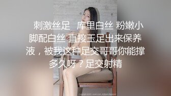 街拍CD行走的肉欲 那些爆乳丰臀 露出屁股的熟女们 十五 (2)