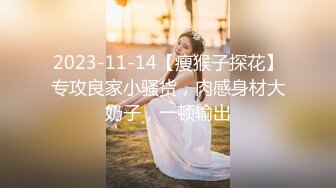 人气泡良大佬【专攻各种少妇】聊天几周成功拿下40岁离异人妻，深夜驱车激情干一炮，淫水四溢无套插入