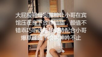 情侣自拍后入女友肥臀，评论留言给女友看